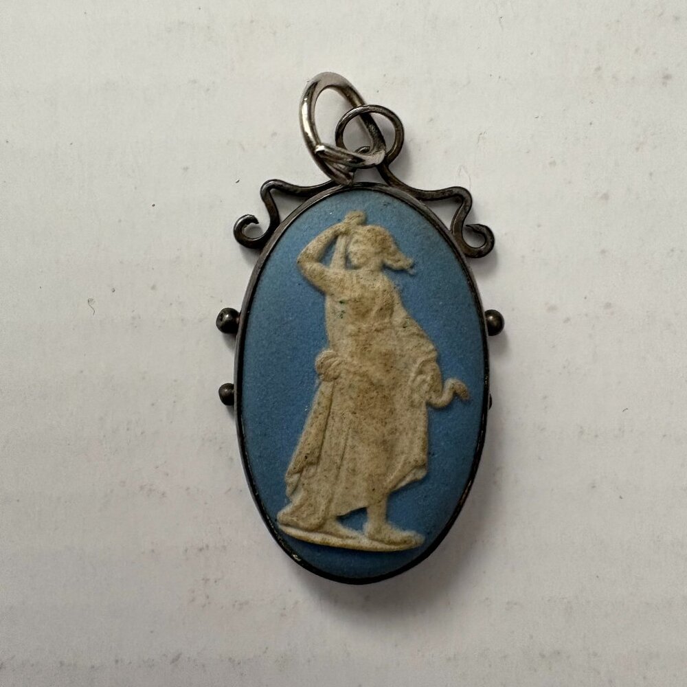 Authentic Vintage Wedgewood Cameo Gold Pendant 1950-1960